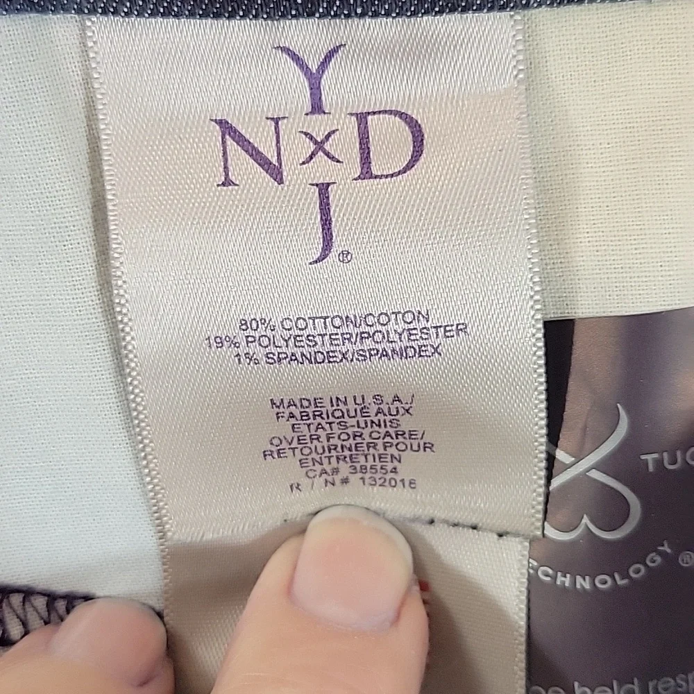 NWT NYDJ Dark Wash Cuffed Jeans - Dark Indigo Size 8 - Picture 5 of 8
